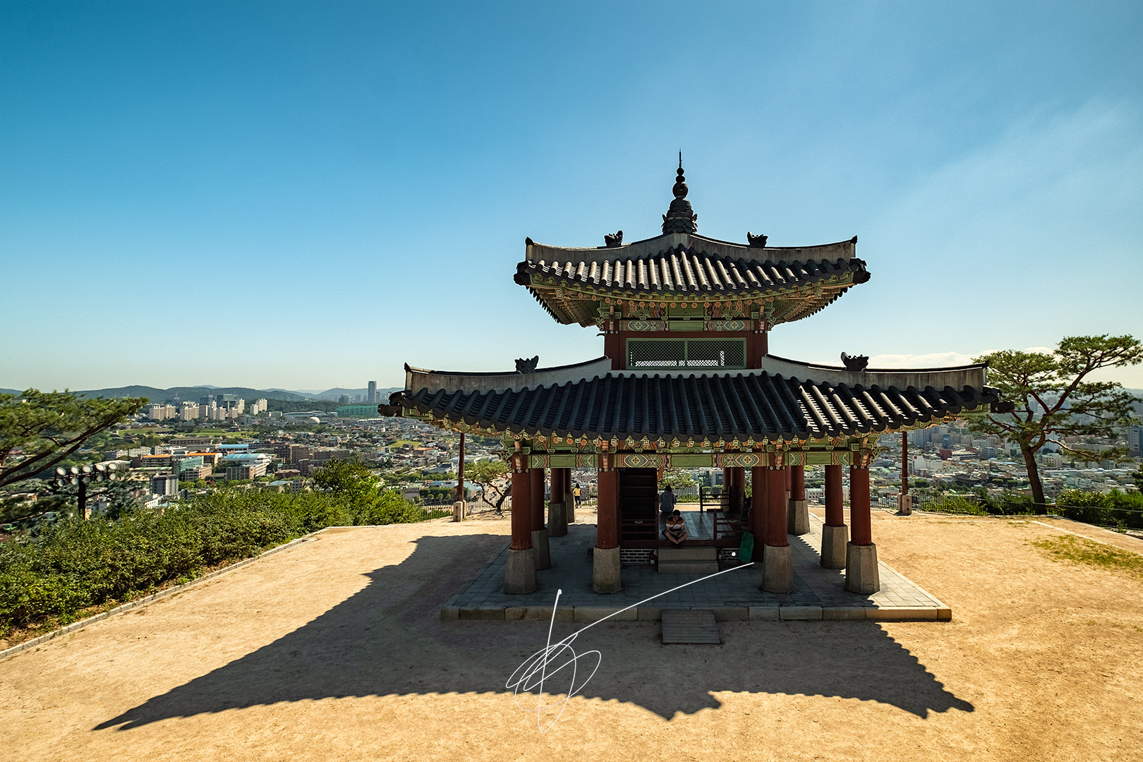 The resting place on top of the walls of Suwon fortress, with a panoramic view of the city