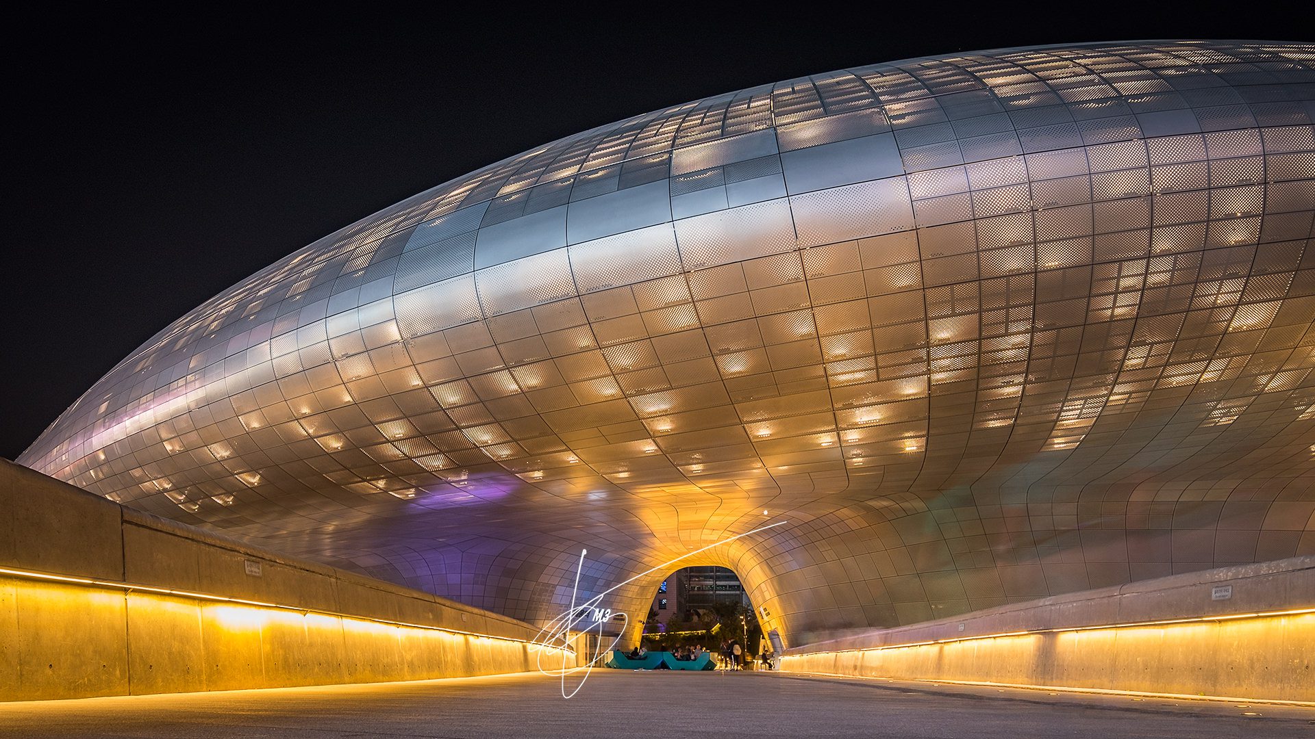 Seoul Highlights DDP, The Dongdaemun Design Plaza in Seoul, designed by Zaha Hadid