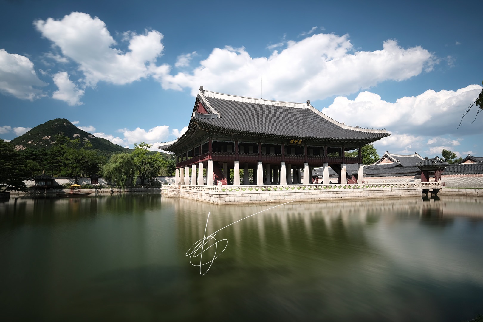 Seoul Highlights - A scene from the the 5 Grand Palaces in Seoul