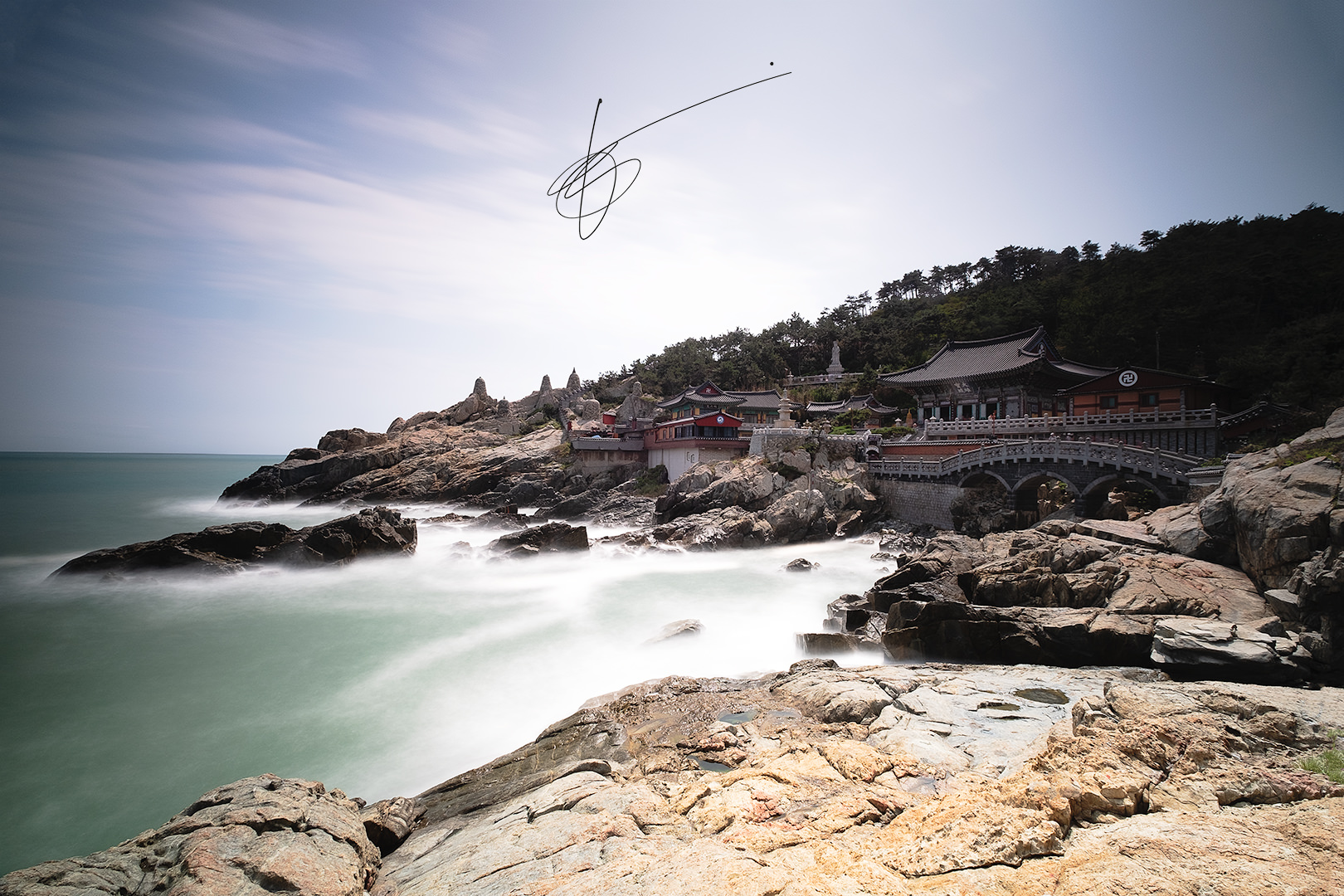 The beautiful Buddhist temple on the shore of Busan