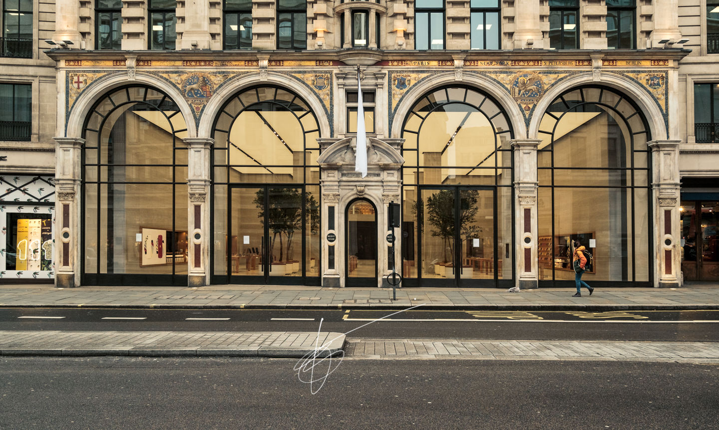 Coronavirus Covid London lockdown: Apple Store