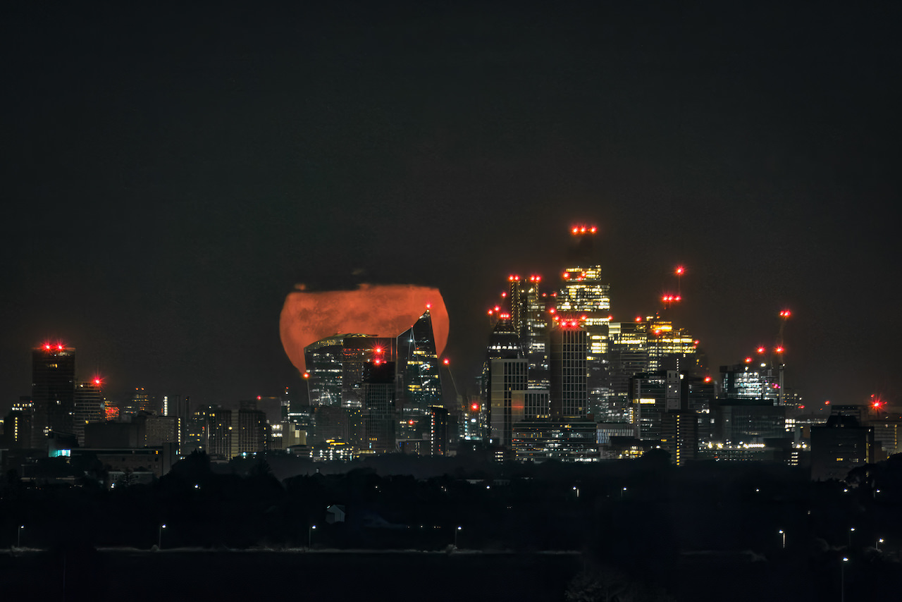 The Blue Moon 'supermoon' setting behind the City of London